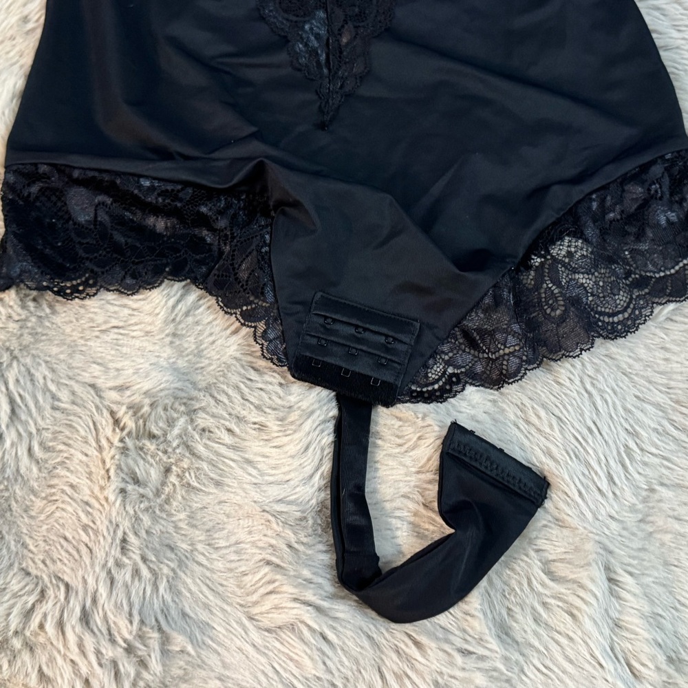 Chic Black Lace Shapewear Bodysuit - Picture 7 of 8